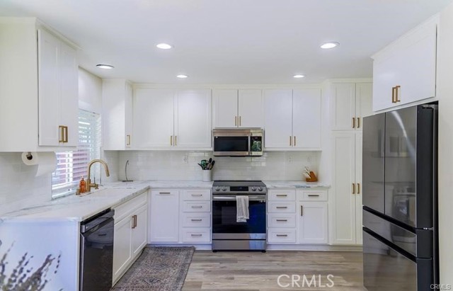Detail Gallery Image 10 of 22 For 15 Parisville, Aliso Viejo,  CA 92656 - 4 Beds | 3 Baths