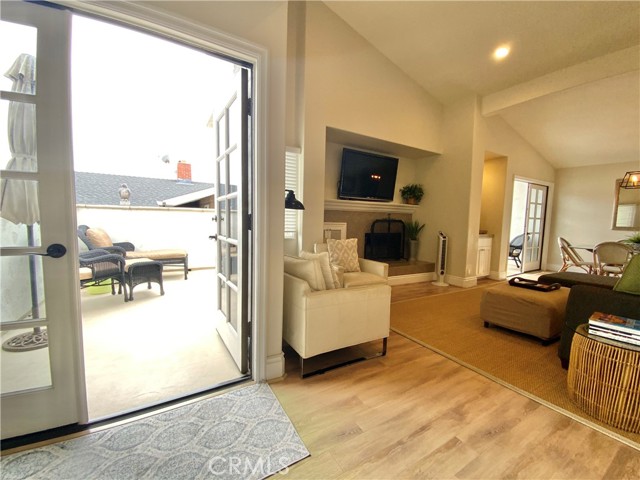 Detail Gallery Image 27 of 39 For 611 1/2 Orchid Ave, Corona Del Mar,  CA 92625 - 3 Beds | 2/1 Baths