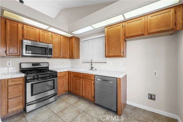 Detail Gallery Image 13 of 30 For 5286 Sunburst Dr, Palmdale,  CA 93552 - 3 Beds | 2 Baths