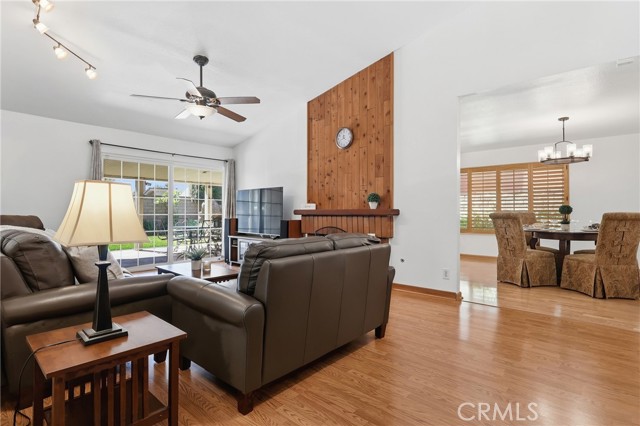 2420 Pauline Street photo 3