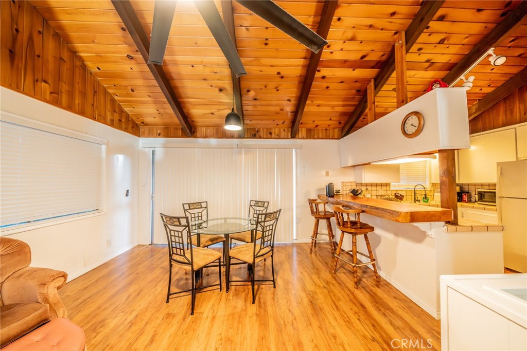 https://media.crmls.org/medias/1a4c0983-e378-46b8-987a-24e805c00164.jpg?preset=X-Large
