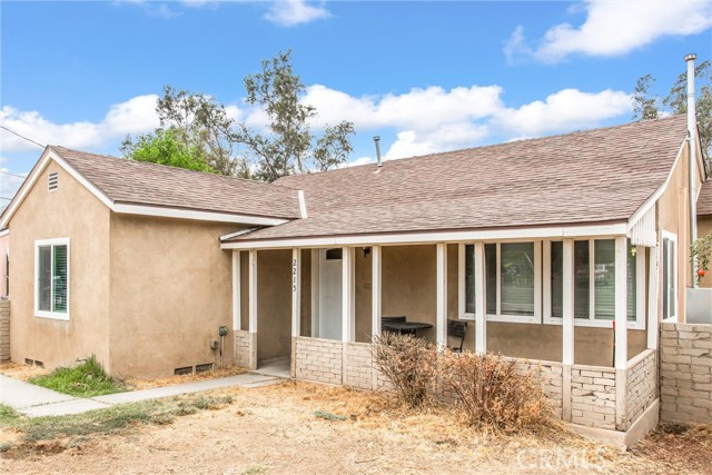 Detail Gallery Image 4 of 29 For 2215 Northbend St, Riverside,  CA 92501 - 3 Beds | 1 Baths