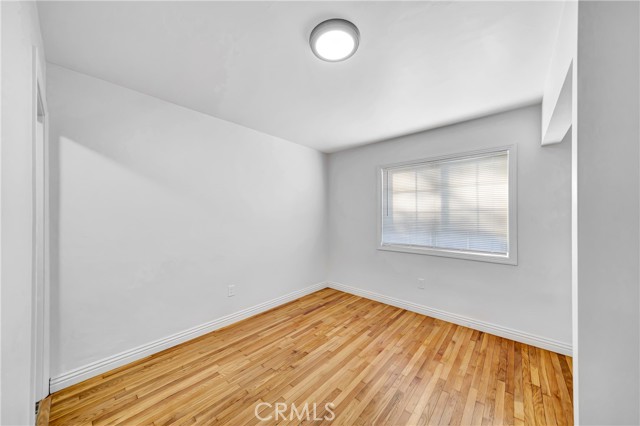 Detail Gallery Image 8 of 15 For 14233 1/2 Sylvan St, Van Nuys,  CA 91401 - 2 Beds | 2 Baths