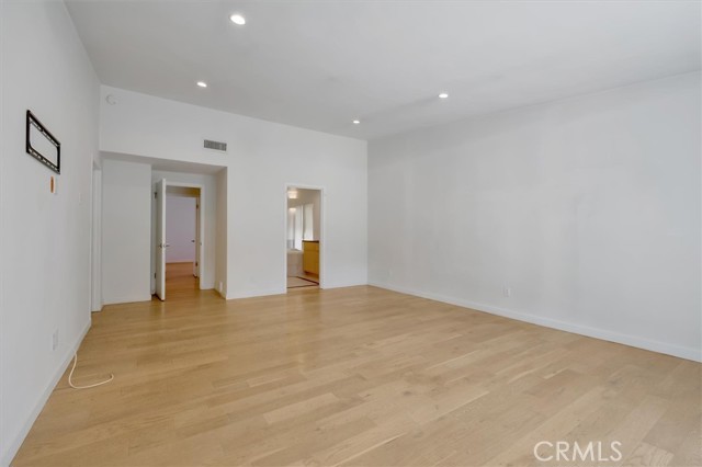 Detail Gallery Image 31 of 66 For 24216 Calvert St, Woodland Hills,  CA 91367 - 5 Beds | 3/1 Baths