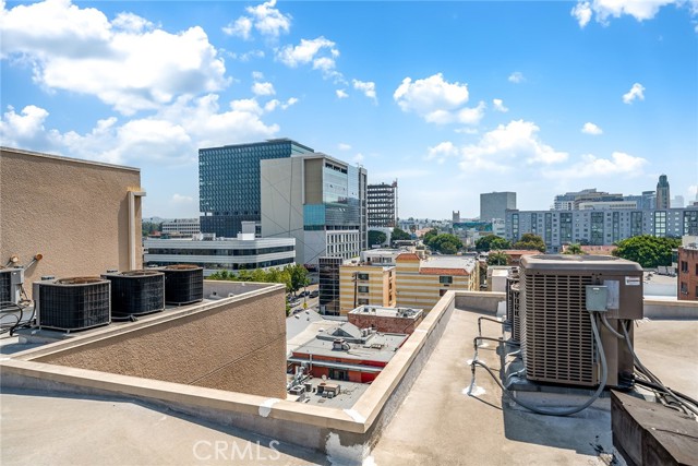 625 S Berendo Street, Los Angeles CA: https://media.crmls.org/medias/1a4edaa8-2680-4590-9353-ae9d9a7558a2.jpg