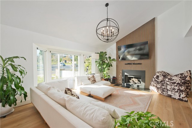 Detail Gallery Image 7 of 50 For 5684 Grey Rock Rd, Agoura Hills,  CA 91301 - 4 Beds | 3/1 Baths