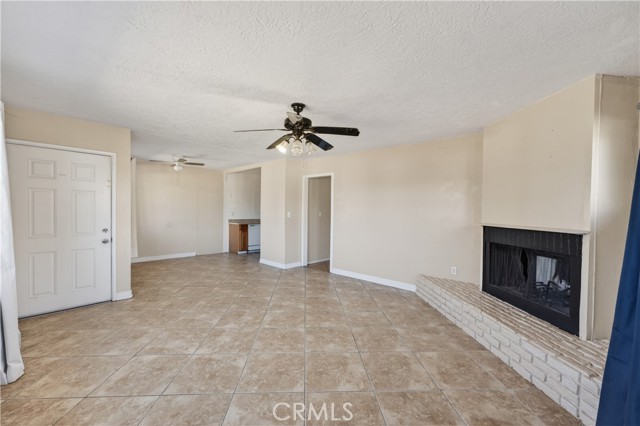 Detail Gallery Image 7 of 42 For 15254 Las Piedras Dr, Victorville,  CA 92395 - 4 Beds | 2 Baths