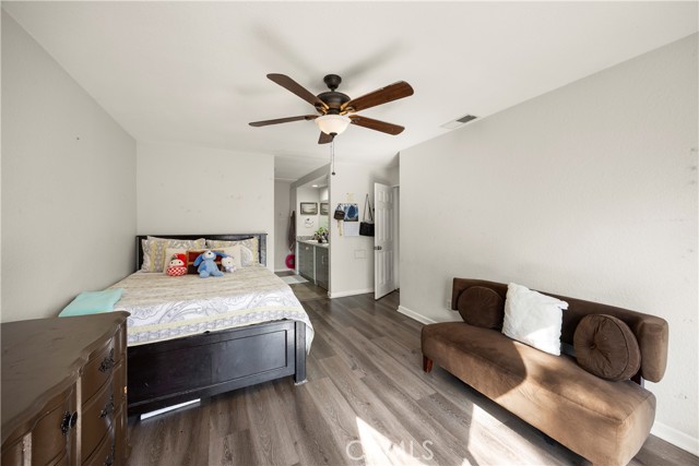 37112 Calle Amigo, Palmdale CA: https://media.crmls.org/medias/1a4f3faf-76cc-4f90-ad52-46a87c10d473.jpg