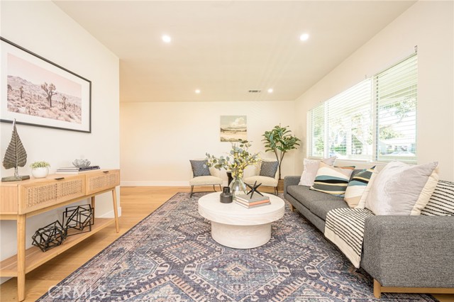 Detail Gallery Image 6 of 34 For 22951 Walnut St, Torrance,  CA 90501 - 3 Beds | 2 Baths