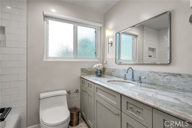 17152 Escalon Drive, Encino CA: https://media.crmls.org/medias/1a50bc24-4c95-4f8b-ae40-2d2e8043dc77.jpg