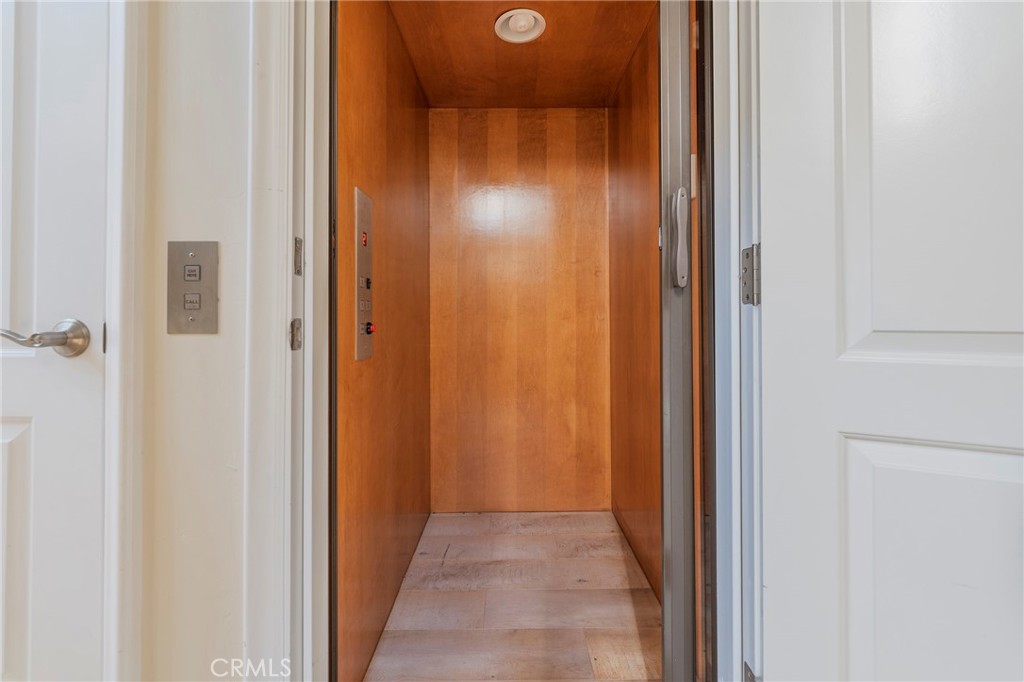 https://media.crmls.org/medias/1a50d761-0f9d-489a-92ed-caba58e8fd89.jpg?preset=X-Large
