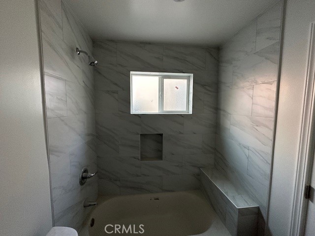 5507 S Manhattan Place, Los Angeles CA: https://media.crmls.org/medias/1a50fa1e-f393-4f95-84f5-6ed53642ff54.jpg