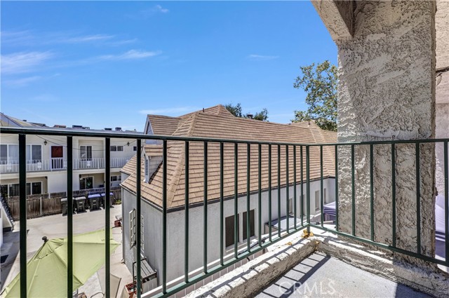 520 N Louise Street, Glendale CA: https://media.crmls.org/medias/1a529550-1326-4fdd-9461-b6f7a698c8b0.jpg