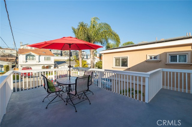 Detail Gallery Image 18 of 26 For 1612 Spreckels Ln, Redondo Beach,  CA 90278 - 3 Beds | 2 Baths