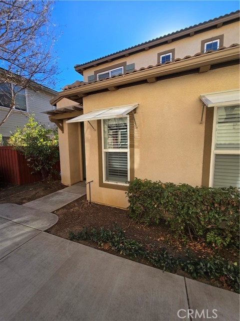 Detail Gallery Image 2 of 15 For 4027 Sutton Ct, Riverside,  CA 92501 - 3 Beds | 2/1 Baths