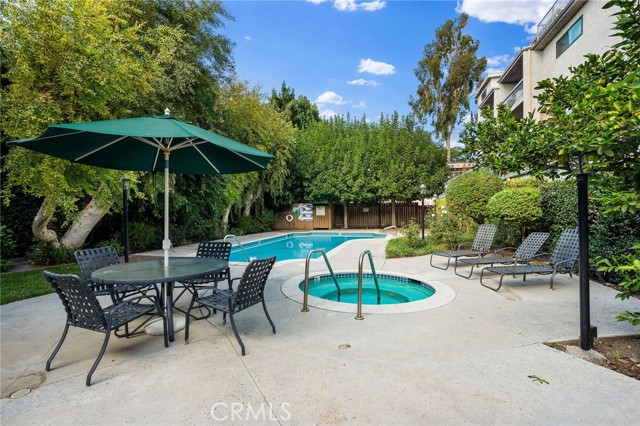 Detail Gallery Image 25 of 34 For 5339 Lindley Ave #304,  Tarzana,  CA 91356 - 3 Beds | 3 Baths