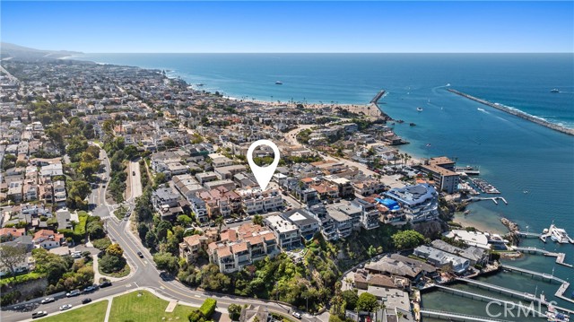 302 Carnation Avenue, Corona del Mar CA: https://media.crmls.org/medias/1a536232-d5af-4f46-b6df-7e2a4be3c3a9.jpg
