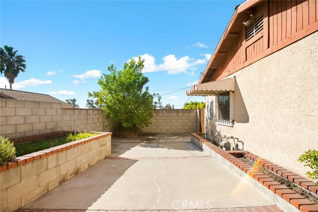 8216 Glencrest, Sun Valley CA: https://media.crmls.org/medias/1a536f2e-702e-4278-be67-dc6fb5d81609.jpg