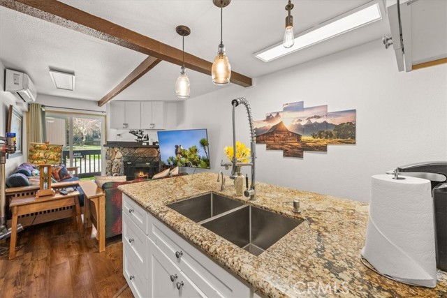 Detail Gallery Image 7 of 24 For 760 Blue Jay #1,  Big Bear Lake,  CA 92315 - 3 Beds | 3 Baths