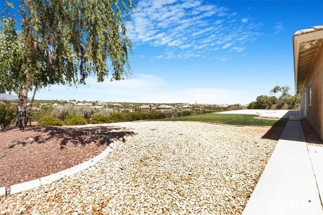 6940 Oak Vista Lane, Oak Hills CA: https://media.crmls.org/medias/1a54b227-3da9-4da5-bab8-fc16dd914f41.jpg
