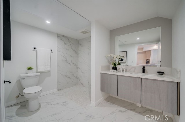 7018 Alabama Avenue, Canoga Park CA: https://media.crmls.org/medias/1a5501cd-a91c-4ead-9b64-a90cee67a8d2.jpg