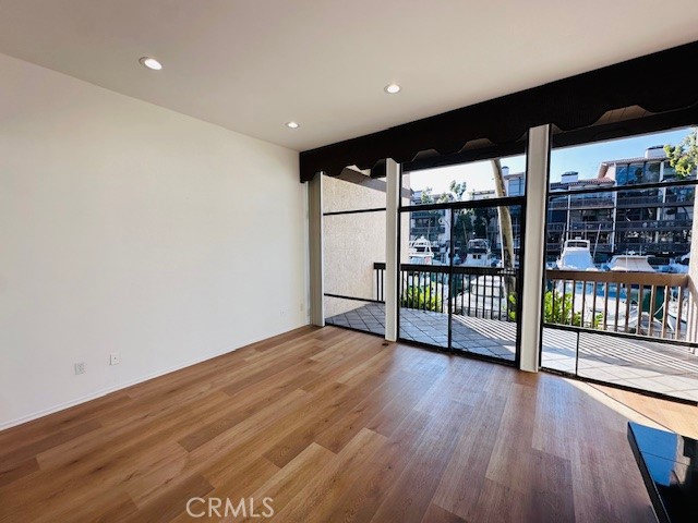 Detail Gallery Image 13 of 31 For 6229 Nw Marina Pacifica Dr, Long Beach,  CA 90803 - 2 Beds | 2/1 Baths