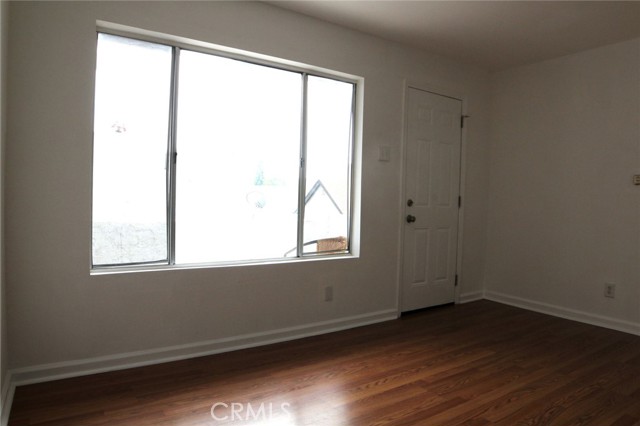4055 Wall Street, Los Angeles CA: https://media.crmls.org/medias/1a554a79-7b35-4426-a8bc-e407debe3159.jpg