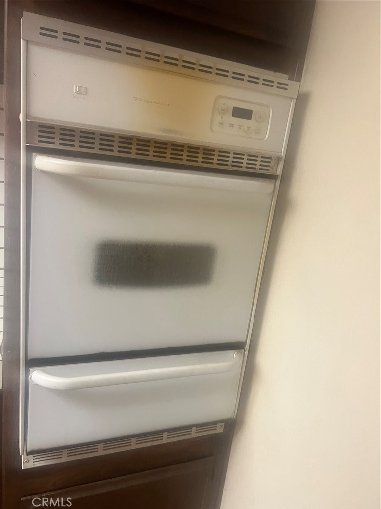 https://media.crmls.org/medias/1a55a43e-4be6-47db-a7b2-0cc4b739b1a9.jpg?preset=X-Large