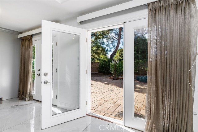 Detail Gallery Image 10 of 36 For 19314 Yolie, Tarzana,  CA 91356 - 4 Beds | 4 Baths