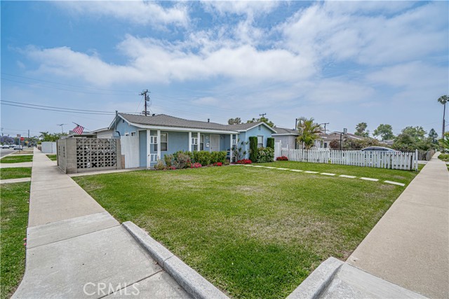 17002 S Catalina Avenue, Gardena CA: https://media.crmls.org/medias/1a577eda-d362-4f06-9038-17d8706e69f7.jpg