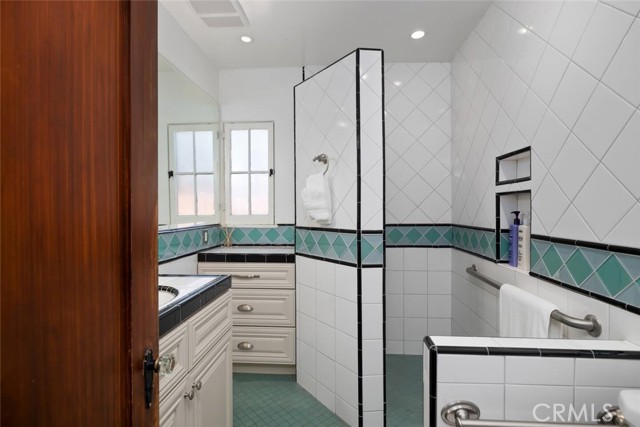 15803 E Victoria Ave., La Puente CA: https://media.crmls.org/medias/1a5792a0-7320-4f2f-886d-a1473f04a90c.jpg