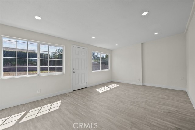 5040 N Lyman Avenue, Covina CA: https://media.crmls.org/medias/1a57c21b-8881-4f02-92f7-f518edb6f16e.jpg