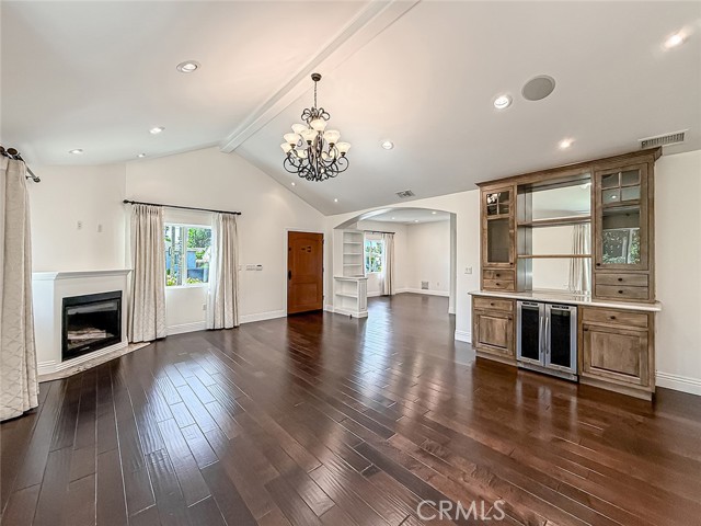 Detail Gallery Image 7 of 58 For 5960 Balcom, Encino,  CA 91316 - 4 Beds | 4 Baths