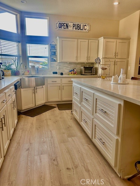 8901 Eton Avenue, Canoga Park CA: https://media.crmls.org/medias/1a580d0e-8b95-4f31-80dc-feda1f104466.jpg