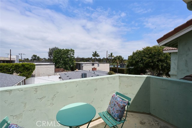 385 Park Avenue, Long Beach CA: https://media.crmls.org/medias/1a5844ba-716e-490f-b288-0d2dbbaf8493.jpg