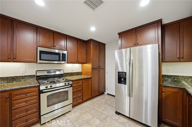Detail Gallery Image 16 of 42 For 12422 Benton Dr #2,  Rancho Cucamonga,  CA 91739 - 2 Beds | 2 Baths
