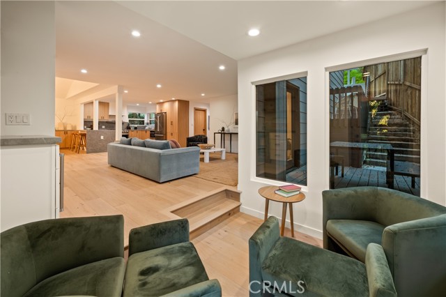 Detail Gallery Image 8 of 24 For 3947 Sumac Dr, Sherman Oaks,  CA 91403 - 4 Beds | 4/1 Baths