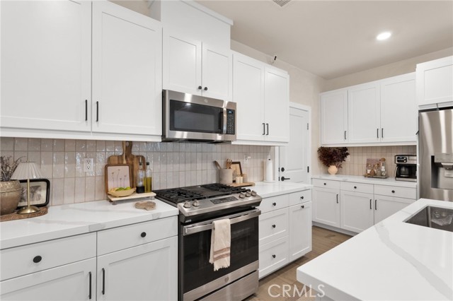 5604 Altamura Way, Fontana CA: https://media.crmls.org/medias/1a5c1cac-f9ba-442a-b982-3c8bed91ef62.jpg