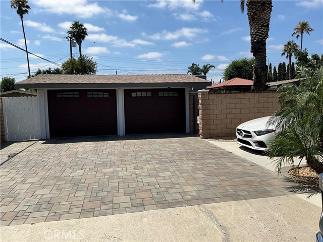 13031 Chaplet Place, Tustin CA: https://media.crmls.org/medias/1a5c736c-0150-4e79-8c38-6b08c9582c2b.jpg