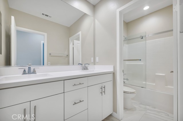 Detail Gallery Image 42 of 60 For 18348 Cachet, Canyon Country,  CA 91350 - 5 Beds | 5 Baths