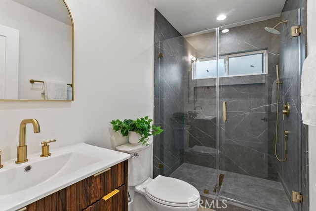 Detail Gallery Image 17 of 45 For 6091 Navajo, Westminster,  CA 92683 - 6 Beds | 5 Baths