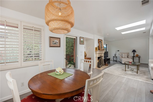 103 Yorktown, Newport Beach CA: https://media.crmls.org/medias/1a5e9c22-bc3d-47db-a495-fab0f5432286.jpg