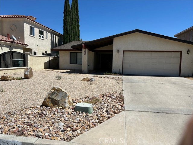 Detail Gallery Image 1 of 11 For 13915 Spring Valley Pkwy, Victorville,  CA 92395 - 3 Beds | 2 Baths