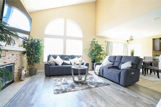Detail Gallery Image 2 of 18 For 13643 Cabrillo Court, Fontana,  CA 92336 - 4 Beds | 2/1 Baths
