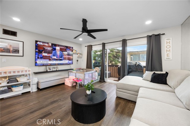 Detail Gallery Image 6 of 29 For 3050 S Bristol, Santa Ana,  CA 92704 - 1 Beds | 1 Baths