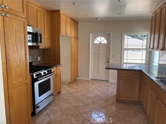 21327 De La Osa, Woodland Hills CA: https://media.crmls.org/medias/1a608eeb-53c1-4739-9437-0b1906eba01c.jpg