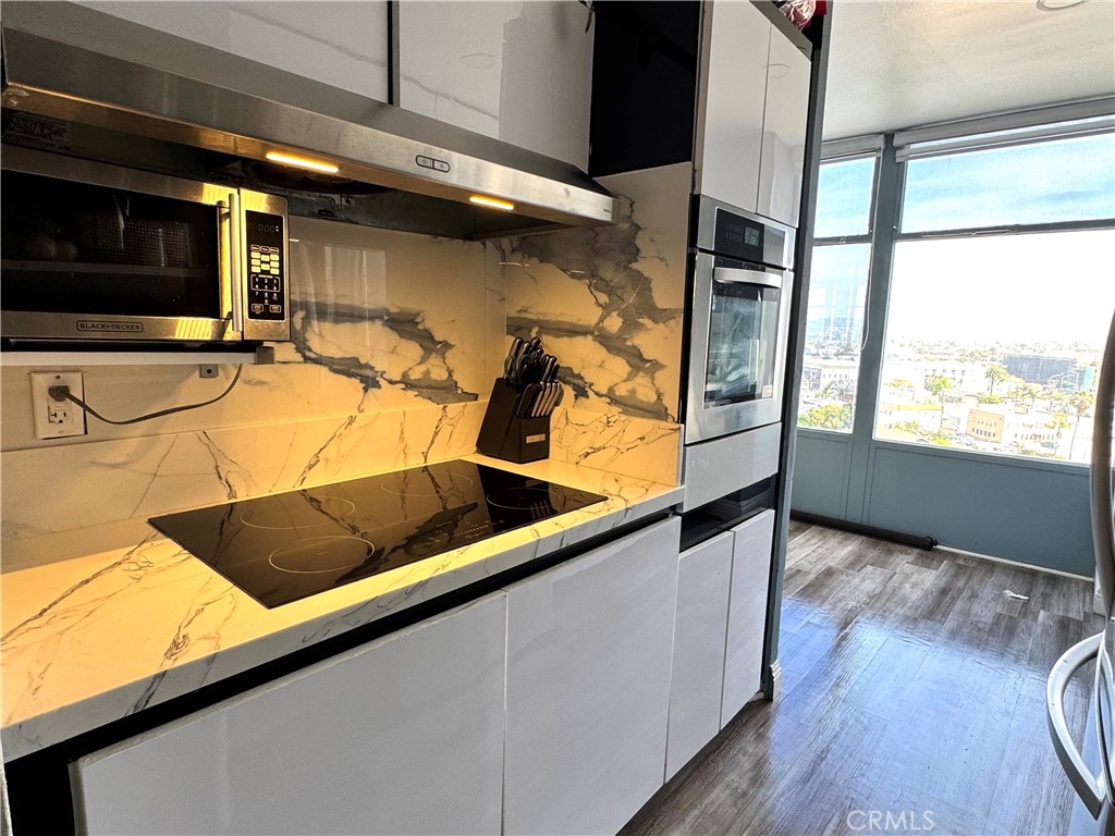 https://media.crmls.org/medias/1a60bbdd-46de-4410-b3bc-e2c23370dbe5.jpg?preset=X-Large