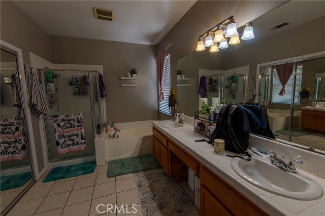 803 Mountain Park Drive, Bakersfield CA: https://media.crmls.org/medias/1a616efd-9b95-4f0d-9571-a2aee6b0414d.jpg
