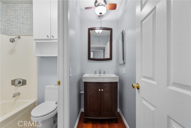 14265 Terra Bella St, Panorama City CA: https://media.crmls.org/medias/1a62c003-5eb8-4bf7-983f-162270b14223.jpg