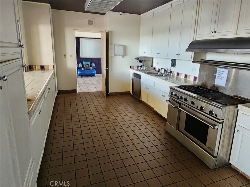 9080 Bloomfield Avenue 272